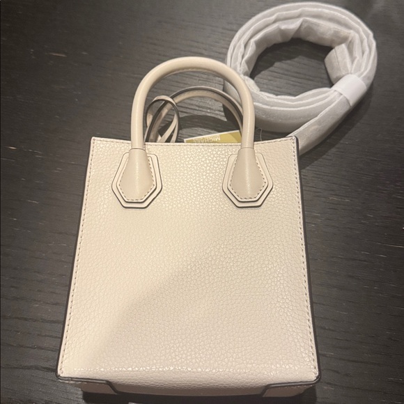 MICHAEL Michael Kors Mercer XS Pebbled Leather Light Cream Crossbody Bag. NWT. - Picture 4 of 6